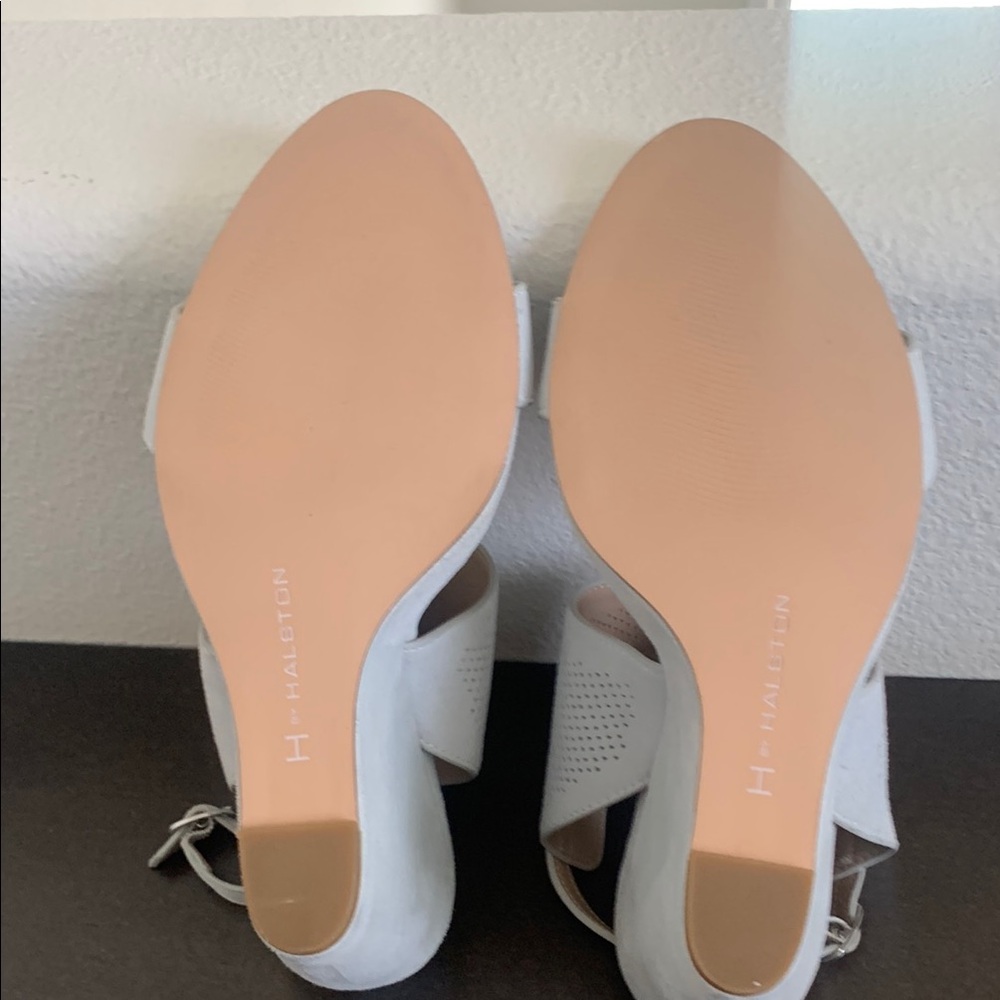 NWOT HALSTON Stone / Gray Wedge Sandals with Textured Straps and Ankle Buckle. - Picture 5 of 9